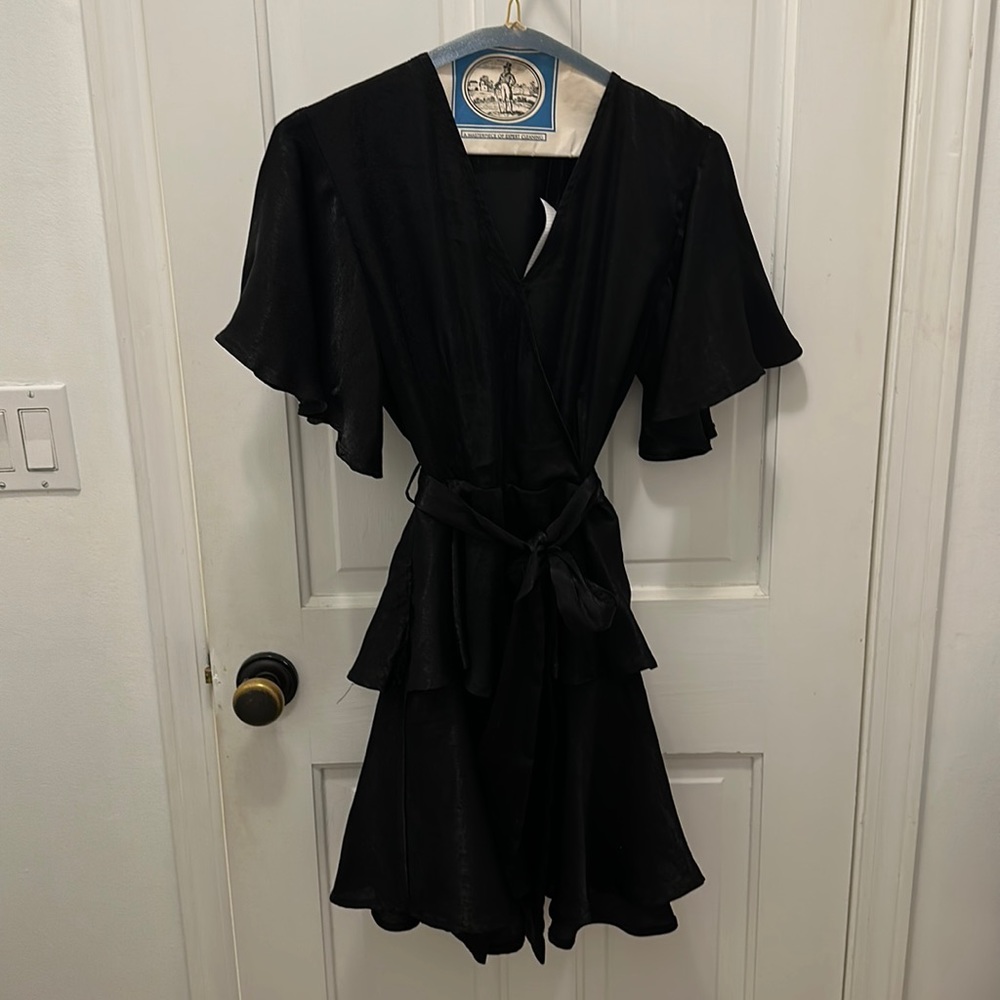 Boohoo black ruffled satin like dress. Black. Size 6 (fits like a 4)